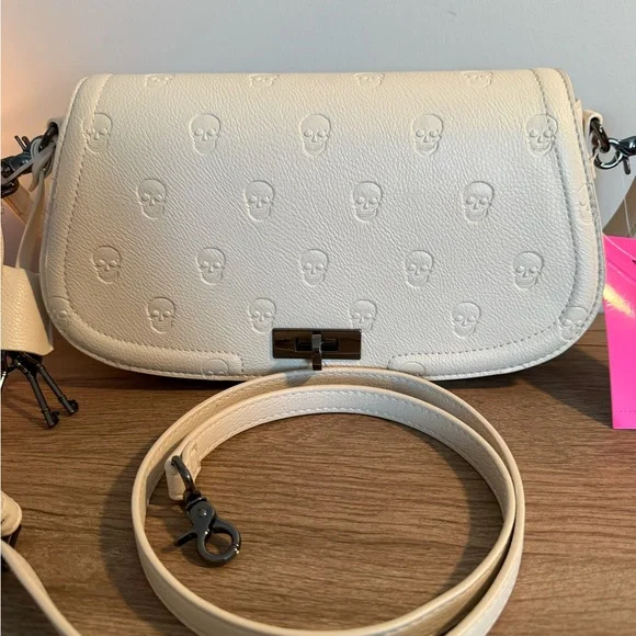 BETSEY JOHNSON Creamy Satchel/Crossbody, NWT - Picture 4 of 13